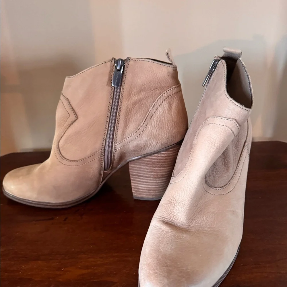 Vince Camuto Hartin Leather Ankle Boots in Taupe Tan with a Blockheel - Picture 6 of 11